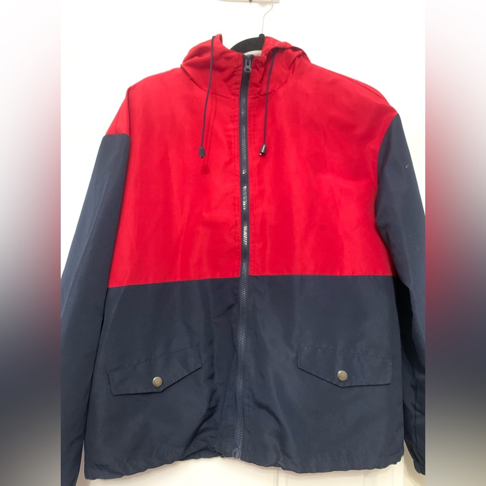 Windbreaker jacket style is supposed to be crop